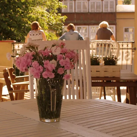 Sisters אכסניה